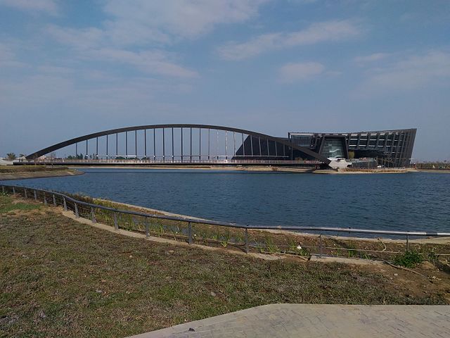 640px-Southern_Branch_of_the_National_Palace_Museum_main_building_and_zhimei_bridge.jpg (640Ã480)