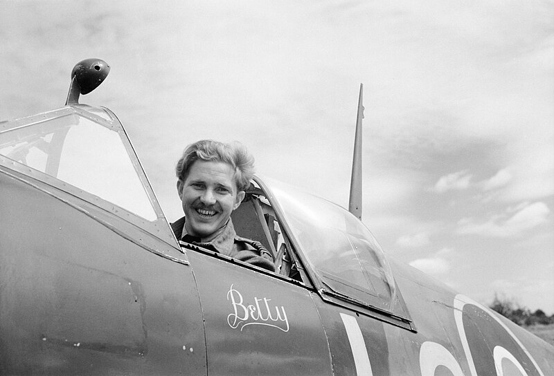 File:Squadron Leader J J Le Roux, CO of No 602 Squadron RAF in the cockpit of his Spitfire. CL784.jpg