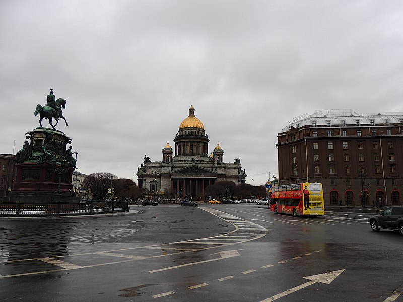 File:St. Isaac's Square - panoramio.jpg