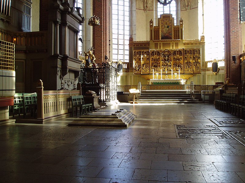 File:Strangnas domkyrka altartavla.jpg