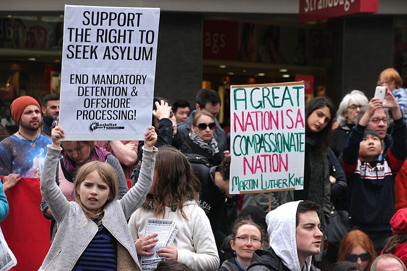 File:Support the right to seek asylum - Refugee Action protest 27 July 2013 Melbourne (9374736981).jpg