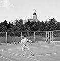 Tasavallan presidentti Kyösti Kallio pelaamassa tennistä Kultarannassa.jpg
