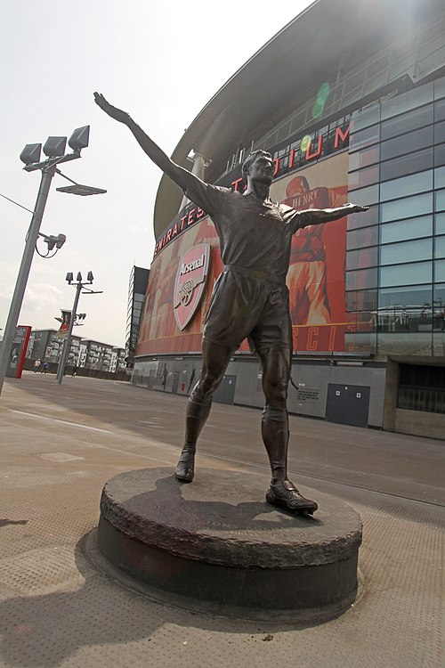 Tony Adams statue outside the Emirates Stadium