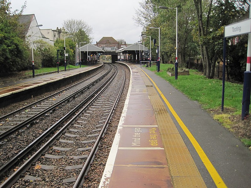 File:Tooting railway station, Greater London (geograph 4249325).jpg