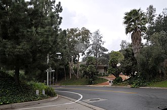 Corner of Trousdale Place and Loma Vista Drive, looking southwest. Trousdale-Trousdale Pl and Loma Vista Dr looking South-West 2015.jpg