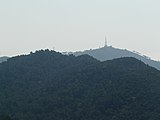 Turó Rodó i turó de la Coscollera amb Sant Pere Màrtir al fons, vistos des de prop del Puig d'Olorda.