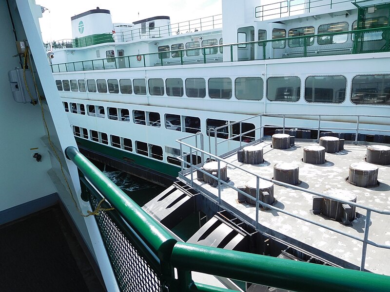 File:Two Washington State ferries at Anacortes (28886677754).jpg