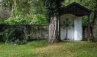 Deutsch: Pestfriedhof Unterreitnau, Lindau-Unterreitnau, Landkreis Lindau, Bayern, Deutschland English: Plague cemetery Unterreitnau, Lindau-Unterreitnau, district Lindau, Bavaria, Germany This is a photograph of an architectural monument. It is on the list of cultural monuments of Bayern, no. D-7-76-116-464.