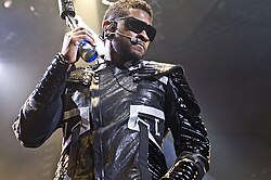 Usher on the OMG Tour in 2010 Usher at Madison Square Garden by Loren Wohl.jpg