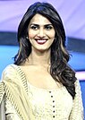 Vaani Kapoor promoting 'Shuddh Desi Romance' on DID Super Moms.jpg