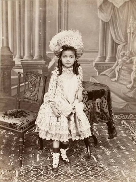 ไฟล์:Valaya_Alongkorn,_Princess_of_Bejraburi_in_childhood.jpg