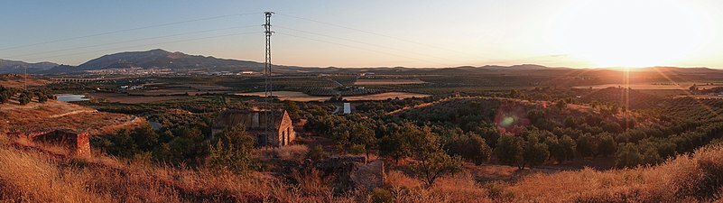 Vega do rio Guadalbullón.  A cidade de Jaén está localizada à esquerda