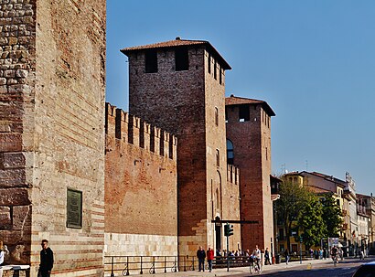 Come arrivare a Corso Castelvecchio 2 con i mezzi pubblici - Informazioni sul luogo