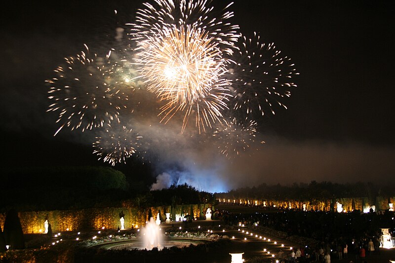 File:Versailles-Été 2010─Les grandes eaux nocturnes─98.jpg