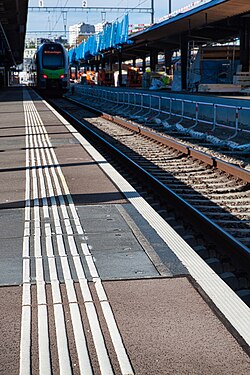 Vertical lines at Fribourg Station