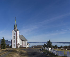 Vestvik kirke 2015.jpg