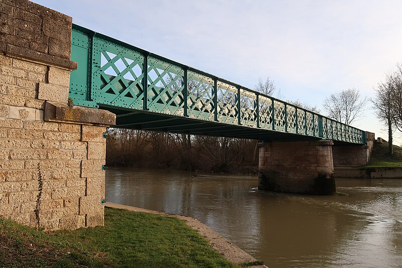 File:Viâpres-le-Petit, pont.jpg