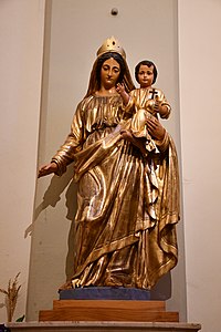 La Vierge à l'enfant sur l'autel de droite.