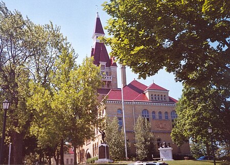 WashingtonCountyWisconsinCourtHouse.jpg