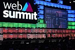 Файл:Web Summit 2018 - Centre Stage - Day 2, November 7 ENX 4001 (31895559058).jpg лӓктӹшлӓн миниатюра