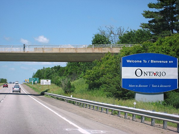 Autoroute 40 becomes Highway 417 at the Ontario border; both form the mainline of the Trans-Canada Highway.