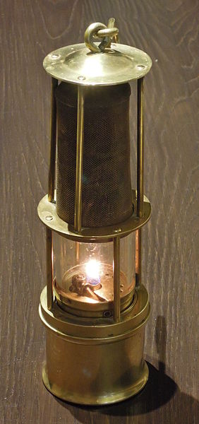 File:Wetterlampe Goerg Diancourt (2).JPG