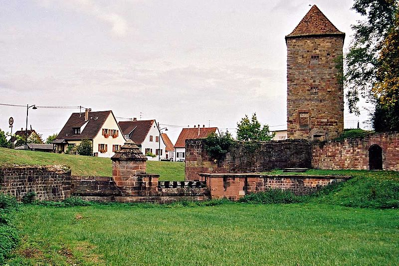 File:Wiessembourg-fosa-i-mury.jpg