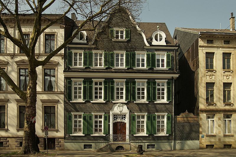 File:Wohnhaus Wuppertal-Barmen, Friedrich-Engels-Allee 215.jpg