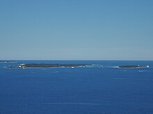 Vue des deux plus grandes îles depuis les hauteurs de Théoule-sur-Mer.