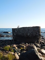 Rajakivi Laatokan rannalla.