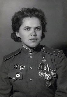 Portrait photograph of Rufina Gasheva in uniform, wearing the gold star medal of a Hero of the Soviet Union.