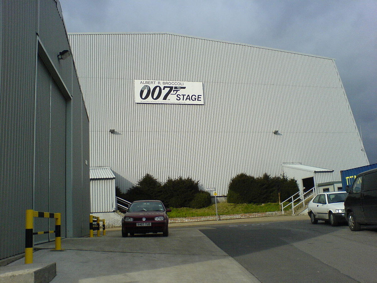 Top 77+ imagen james bond movie studio