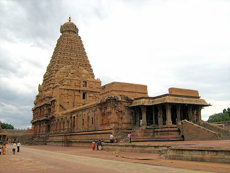 01ThanjavurPeruvudaiyarKovil&DaylightView.jpg