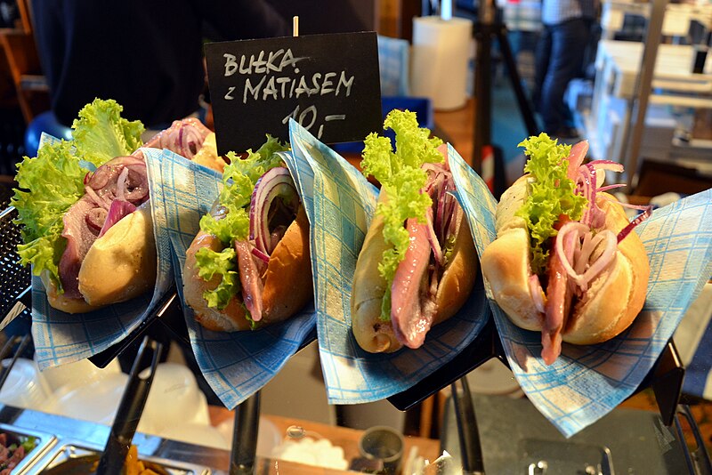 File:02016 0395 Matjeshering im Brötchen, Krakau.JPG