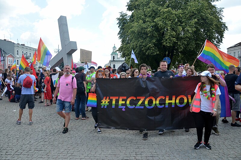 File:02018 0908 CzęstochowaPride-Parade, Daszynskiego.jpg