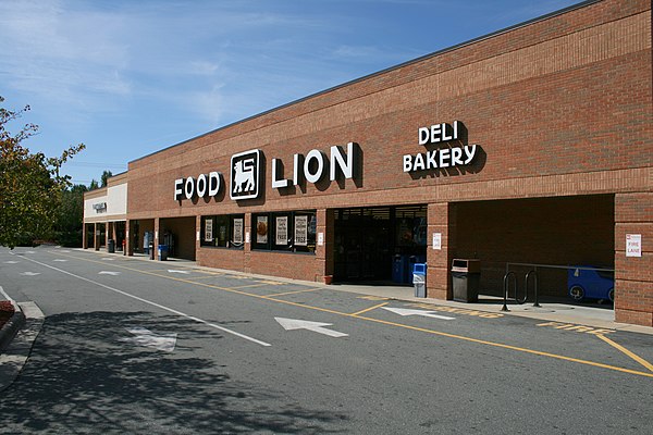 Food Lion in Durham, North Carolina. The store has since remodeled to the new signage in 2015.