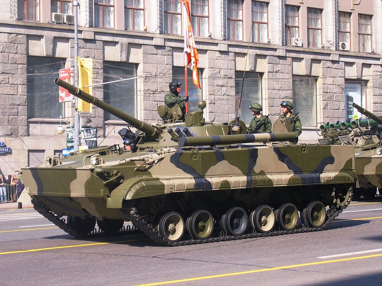 هل تصنع ايران التي 90؟ 1280px-2008_Moscow_May_Parade_Rehearsal_-_BMP-3