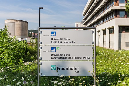 Hinweisschild am Landesbehördenhaus, Bonn