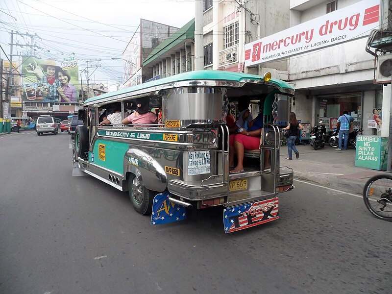 File:2014-11-24 Jeepneys in Batangas City 01.jpg