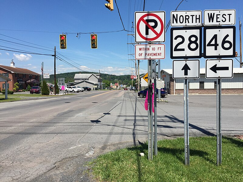 File:2016-06-18 12 01 31 View north along West Virginia Route 28 (Washington Street) at West Virginia State Route 46 (Green Street) in Fort Ashby, Mineral County, West Virginia.jpg