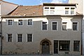 Wohnhaus (zwei Hausteile) in geschlossener Bebauung, mit Hinterhaus