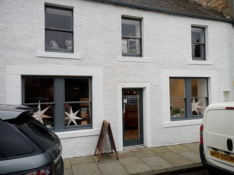 File:2 Bridge Street, Jedburgh now a cafe too.jpg