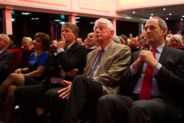 Future Leader Lilianne Ploumen, former Leaders Wouter Bos, Wim Kok and then incumbent Leader Job Cohen at a party conference on 1 May 2011.