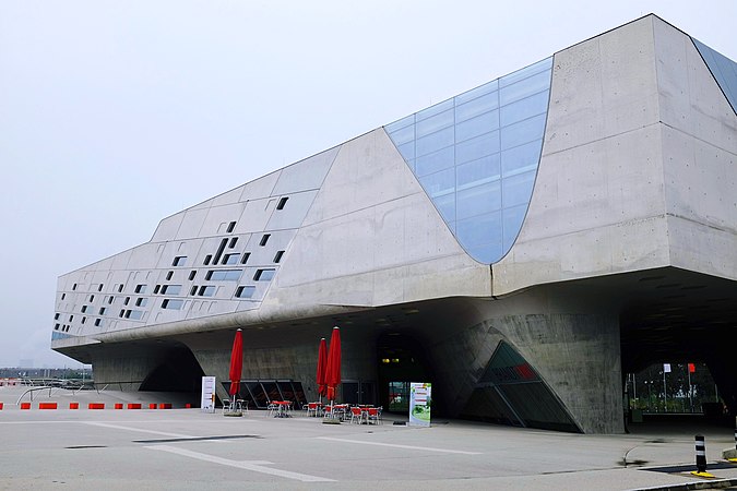 Phaeno Science Center (Wolfsburg, Germany), 2005, by Zaha Hadid[240]
