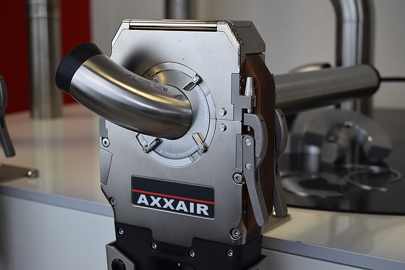 File:AXXAIR closed weld head SATFX-76.jpg