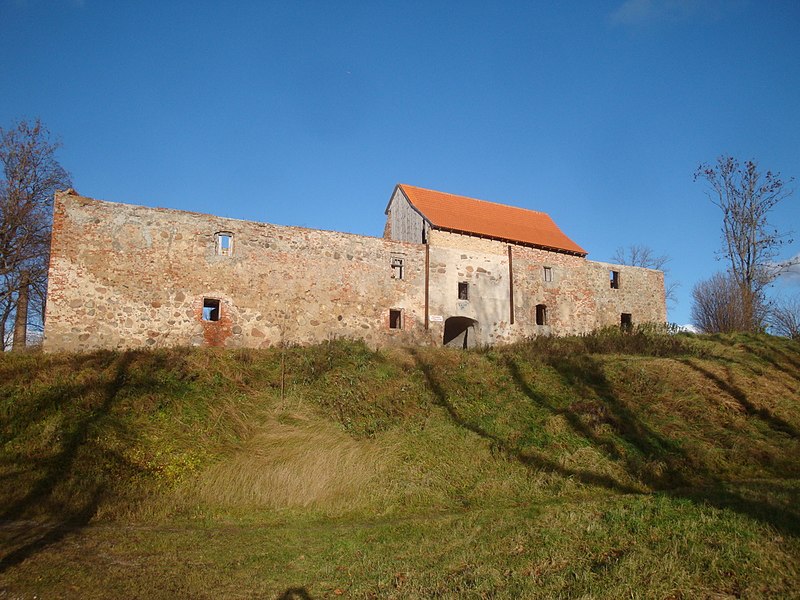File:Aizpute castle ruins 13th century - panoramio.jpg