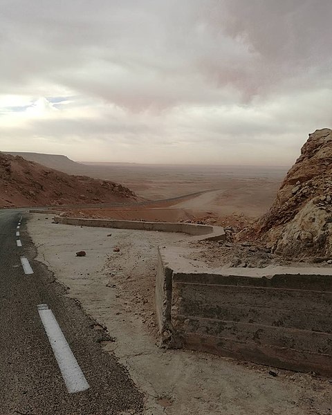 File:Algerian desert, Hassi Messaoud.jpg