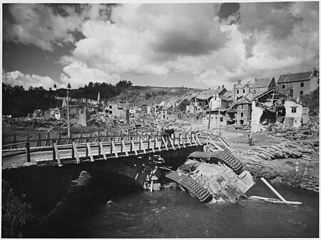 Tập_tin:An_overturned_German_tank_lies_in_a_shallow_stream_alongside_a_rebuilt_bridge_in_war-ravaged_Houffalizo,_Belgium._-_NARA_-_196224.jpg