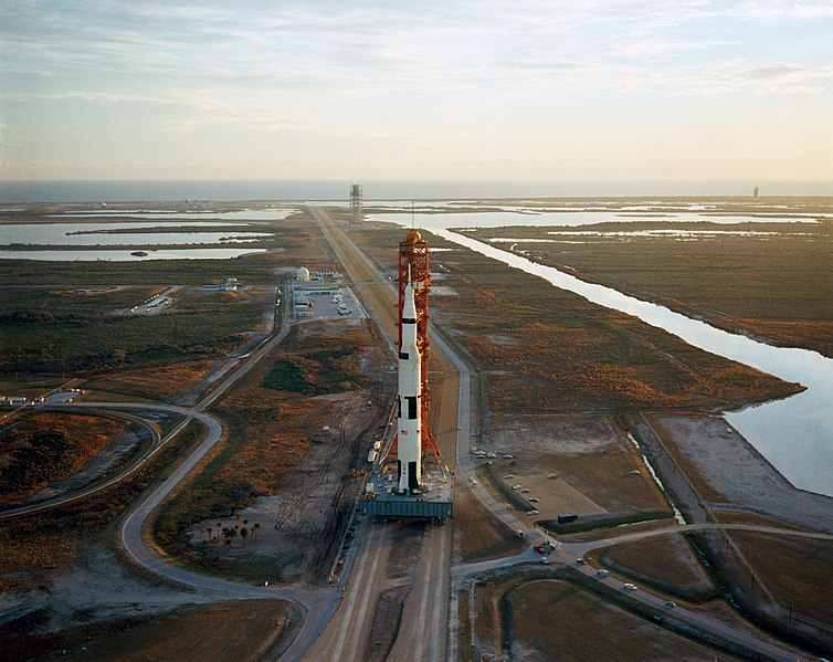 File:Apollo 9 Saturn V.jpg