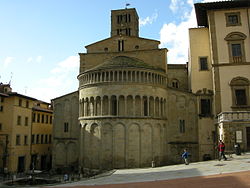 View of the apse Arezzo, Santa Maria della Pieve 08.JPG